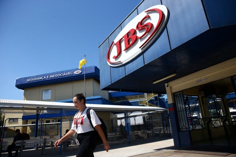 <p>Brasileña JBS comprará planta en EEUU por US$ 100 millones, en medio de difícil entorno arancelario</p>
