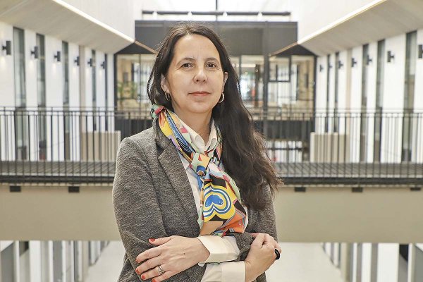 Claudia Martínez, directora Instituto de Economía de la UC: “Necesitamos invertir mucho más para alcanzar un (crecimiento de) 4%”