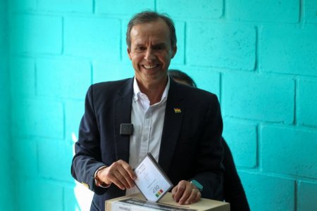 Bolivia: "Tuto" Quiroga concedería derechos de propiedad sobre recursos naturales y apostaría por comercio con EEUU