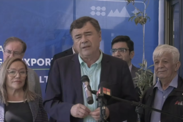 <p>Ahora en DF | Las reacciones del mundo político tras la solicitud de renuncia al ministro de Agricultura Esteban Valenzuela</p>