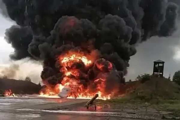 Un dron ucraniano impacta una planta nuclear rusa y provoca gran incendio en terminal de combustible