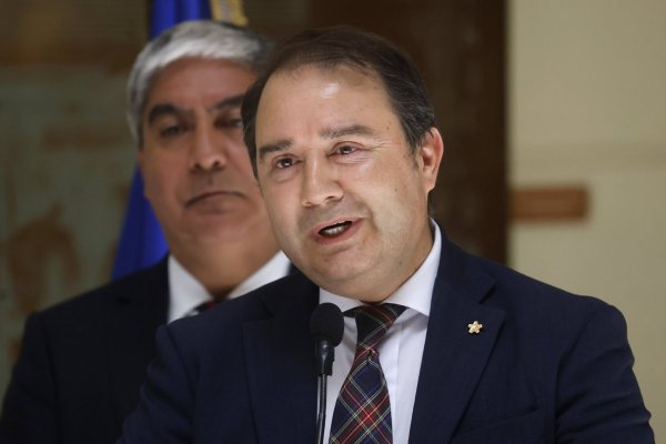 Frank Sauerbaum, jefe de la bancada de diputados de RN: “El programa de Kast es una lista de buenas intenciones y con eso no se gobierna"
