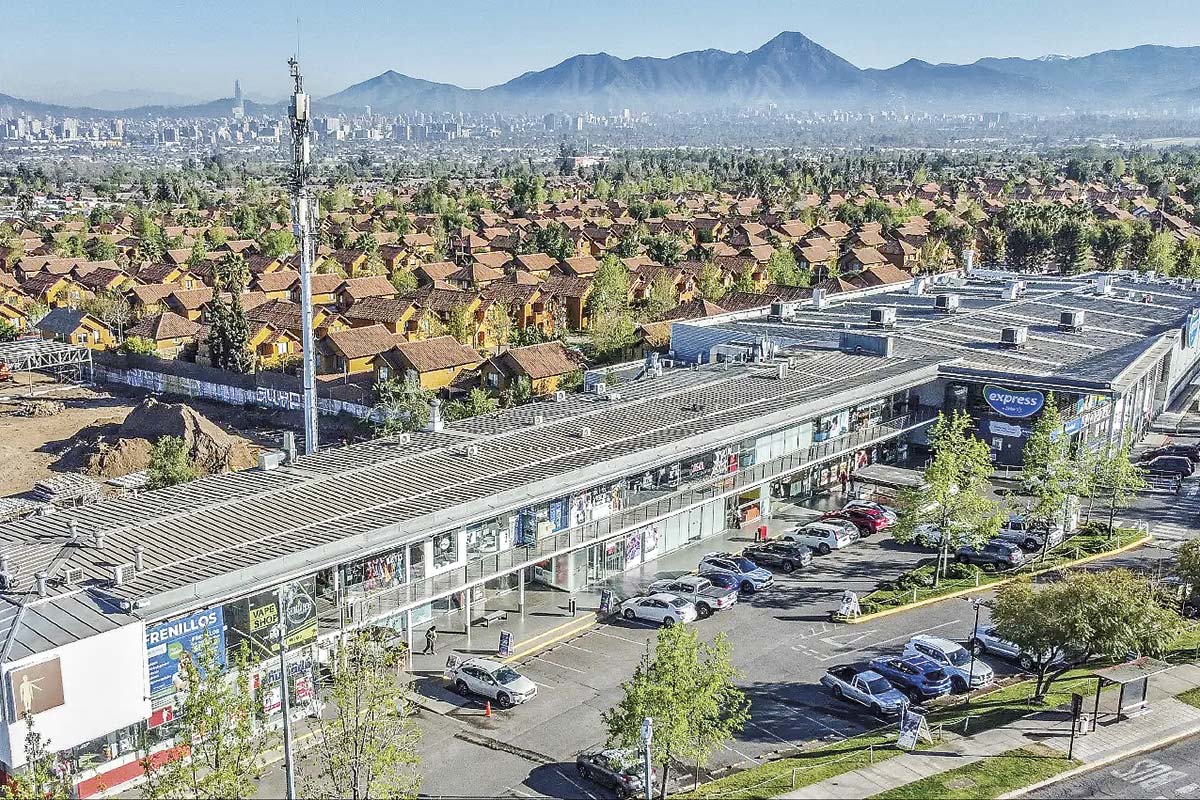 <p>Strip center en comuna de Peñalolén.</p>