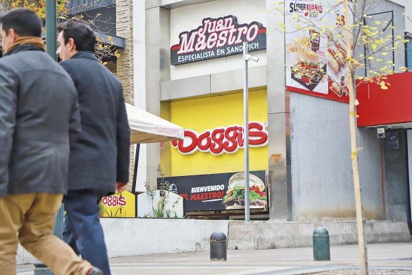 Gigante estadounidense Carlyle inicia proceso de venta de su participación en matriz de Doggis y Juan Maestro