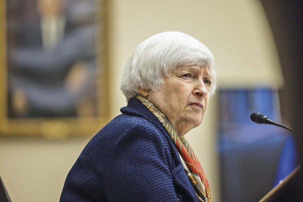 Despido de gobernadora de la Fed es “una toma de poder autocrática” por parte de Trump, según Janet Yellen