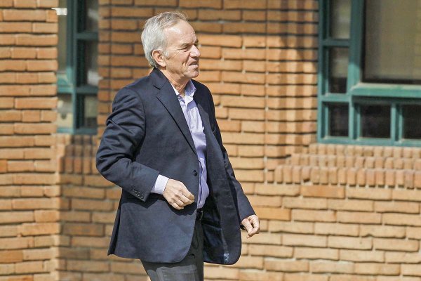 Tribunal condena a Gabriel Ruiz-Tagle por uso de información privilegiada en venta de acciones de Blanco y Negro