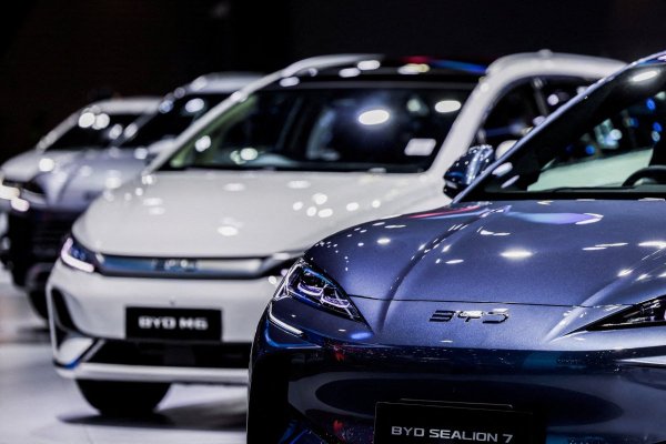 Ganancias de la china BYD suben en el primer semestre gracias a una agresiva expansión internacional