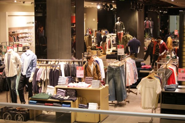 <p>Cifras de actividad del INE: Comercio crece en julio pero la minería se contrae</p>