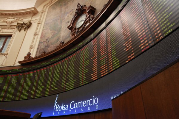 Agosto histórico: el IPSA cierra su mejor mes en dos años y bolsas se mantienen en niveles récord