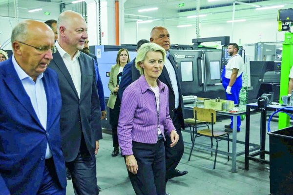 Avión de Ursula von der Leyen sufre por interferencias en GPS en aeropuerto de Bulgaria que se sospecha fueron causadas por Rusia