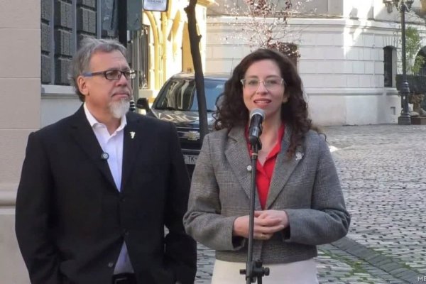 <p>Ahora en DF | Voceros de Jara por propuesta de “chao préstamo” de Kast: “No introduzcamos incertidumbre al futuro de las familias chilenas”</p>