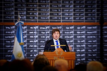 Dólar se dispara en Argentina: Gobierno de Milei recurre al Tesoro para calmar los mercados tras escándalo de los audios