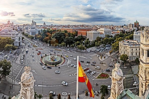 Corre el reloj: un mes para que termine la ley española que permite a chilenos obtener doble nacionalidad