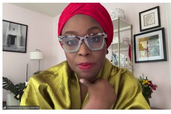 Guía de Ocio: la esperada novela de Chimamanda Ngozi Adichie, cancionero nacional y chilenos exponiendo en Miami