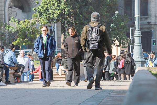 <p>Encuesta Cadem y “Chao préstamo”: 47% piensa que se debe mantener y otro 47% es partidario de eliminarlo</p>