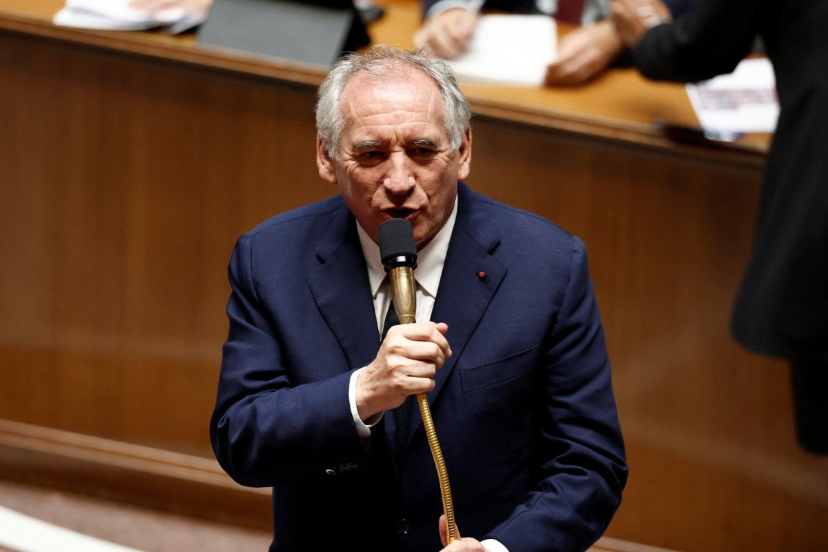 <p>Tras solo nueve meses, colapsa gobierno del primer ministro François Bayrou en Francia, tras perder voto de confianza en el parlamento</p>