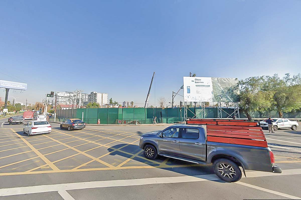 <p>Millonaria disputa por expropiación en emblemática esquina de Av. Ossa con Tobalaba: privado pide mayor indemnización</p>