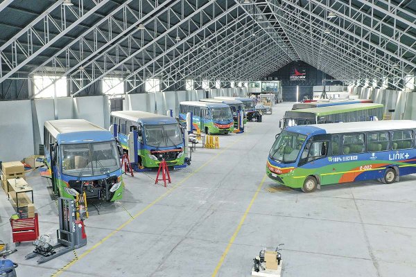 <p>Gigante brasileña Marcopolo adquiere un 40% de fabricante de buses eléctricos chilena Reborn</p>