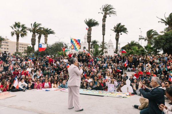 <p>Sueldos por regiones, royalty portuario y regular arriendos; algunas de las propuestas recibidas por Jara en su gira nacional</p>
