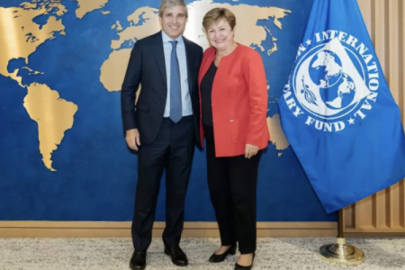 Con los mercados en alerta, Milei “le pone el cuerpo a la crisis” y recibe nuevo espaldarazo del FMI