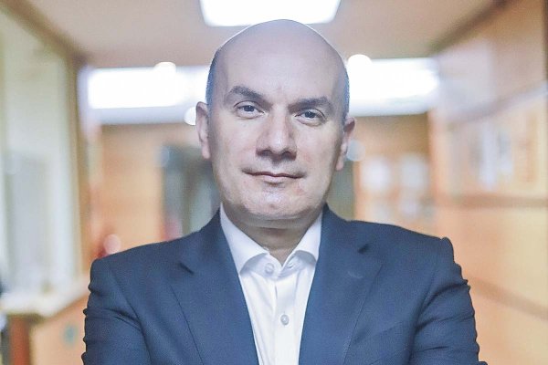 Desde un “candado” a la carga tributaria, hasta un tratado con Perú: las 21 propuestas de Cesco a los presidenciables