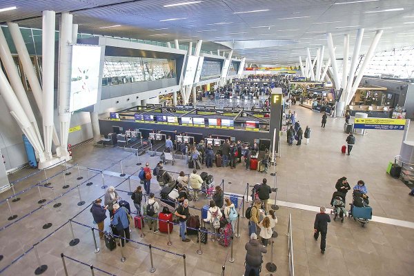 Gobierno propone aumentar en US$ 5 las tasas de embarque de viajes internacionales aludiendo a desajuste fiscal