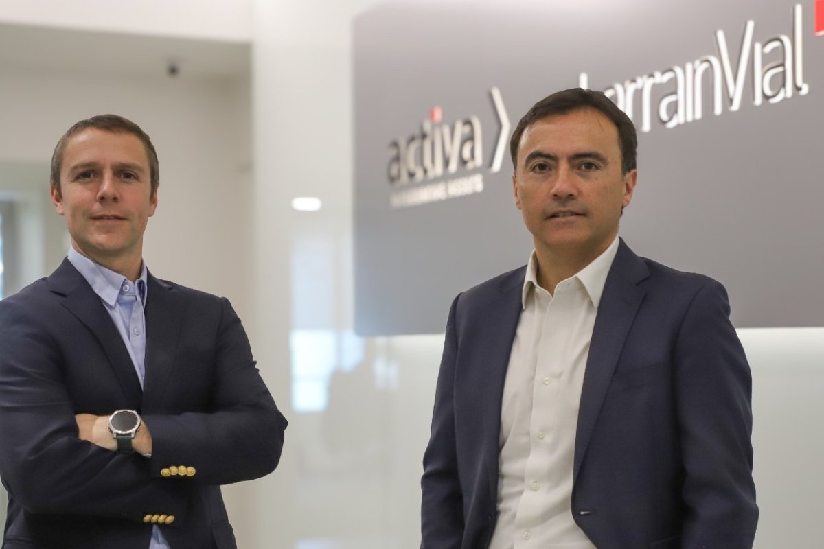 <p>El director de capital privado de Activa, Eduardo Beffermann, y el gerente de inversiones de CMB, Alfonso Yáñez. Foto: Julio Castro.</p>