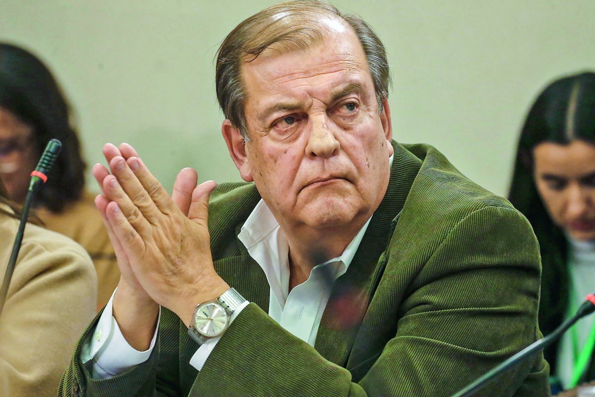 <p>Cómo se vivió en TVN la ajetreada semana en que renunció Francisco Vidal</p>