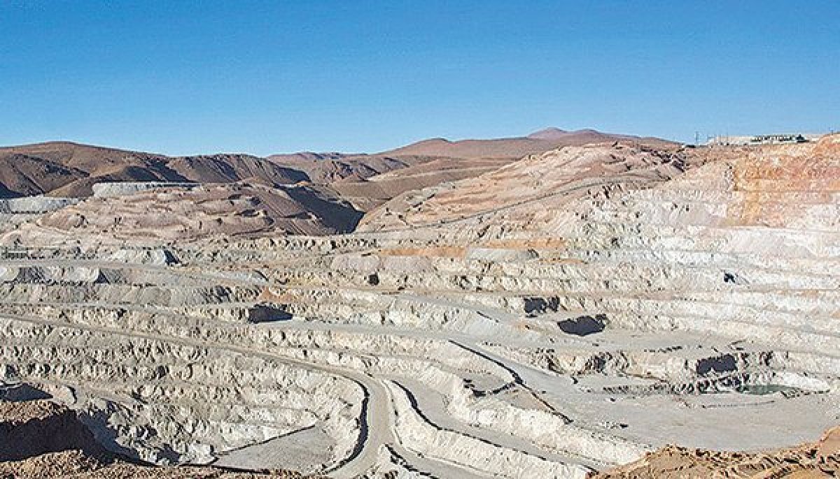 <p>Escasez de agua y menores leyes golpean producción y utilidades de Collahuasi</p>