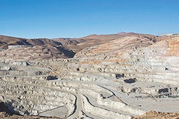 Escasez de agua y menores leyes golpean producción y utilidades de Collahuasi