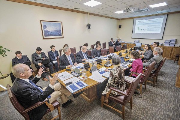 <p>Comsisión de Hacienda del Senado. Foto: Ministerio de Economía</p>