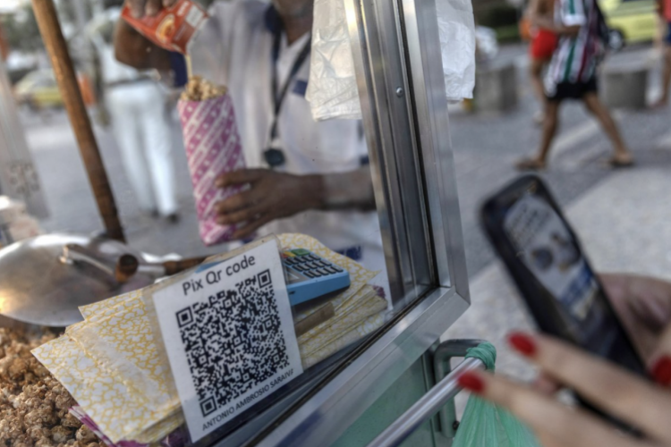 <p>Trump apoya a Visa y Mastercard y pone en la mira a la popular plataforma de pagos Pix en Brasil</p>