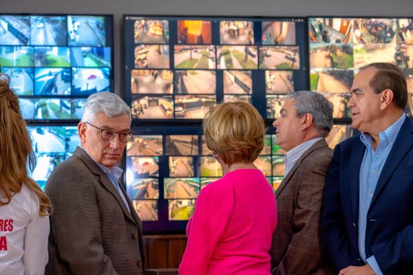 Matthei presenta plan de seguridad que incluye defensoría para Carabineros, Policía de Investigaciones y Fuerzas Armadas