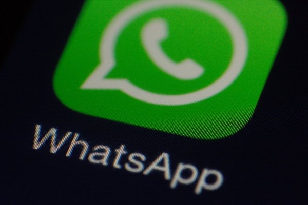 Meta lanza función de traducción en tiempo real para servicio de mensajería de WhatsApp