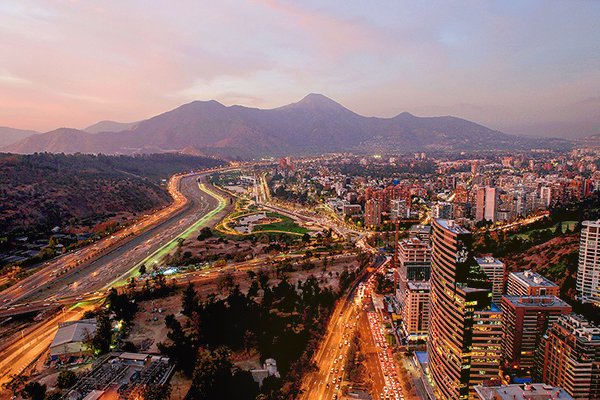 <p>CNE aprueba bases de licitación excepcional de corto plazo de suministro eléctrico para clientes regulados</p>