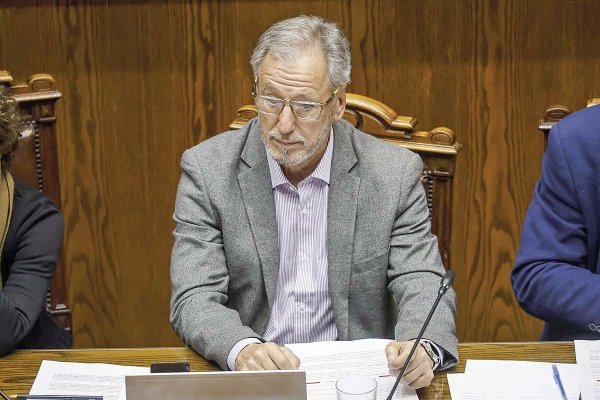 Ministerio de Economía espera que normativa sobre permisos sea publicada el lunes en el Diario Oficial