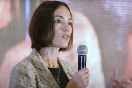 Valeria Alberola, la chilena que llega a encabezar el family office del padre de Jeff Bezos, fundador de Amazon