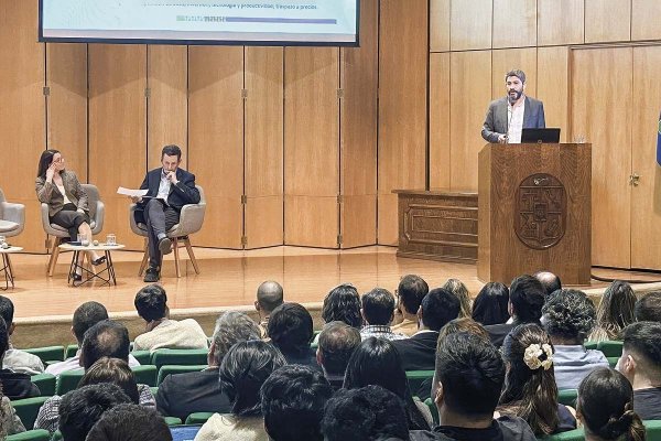 Albagli hace férrea defensa de estudio del Banco Central sobre empleo: “No es un juicio” y dice que “no todo es salario mínimo”