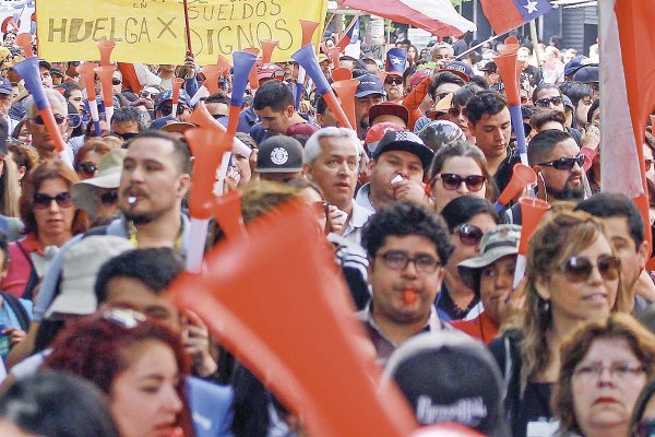 <p>Gobierno prohíbe el derecho a huelga en 73 empresas y, por primera vez, de forma parcial en cuatro compañías</p>