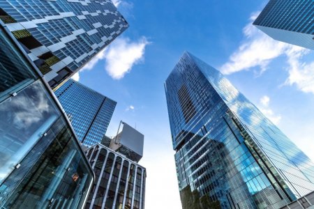 Ocupación de oficinas mejora en primer semestre de 2025 y América Latina muestra las mayores alzas interanuales