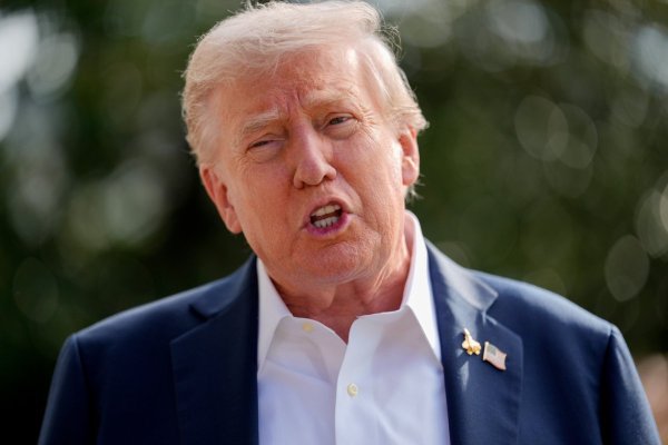 Trump amenaza con nuevos aranceles a la importación de muebles y películas extranjeras para revivir las industrias locales