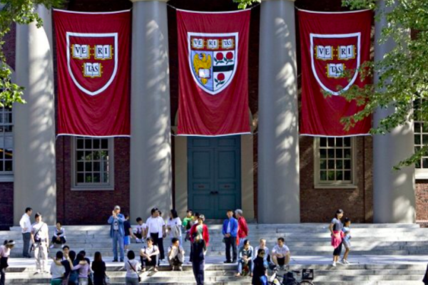Trump dice que su gobierno está cerca de cerrar un acuerdo de US$ 500 millones con la Universidad de Harvard