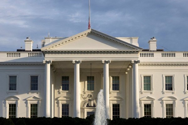 Trump amenaza cancelar más agencias federales y realizar recortes permanentes de gasto a medida que se prolonga el cierre de gobierno en EEUU