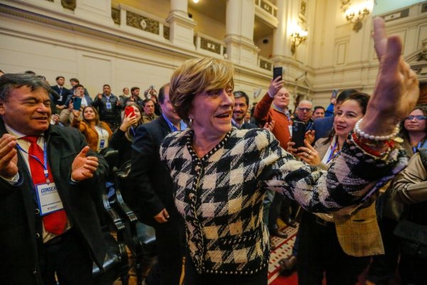 <p>Matthei arremete contra el Minvu y advierte que el Gobierno deja una deuda pendiente con las familias por subsidios sin respaldo</p>