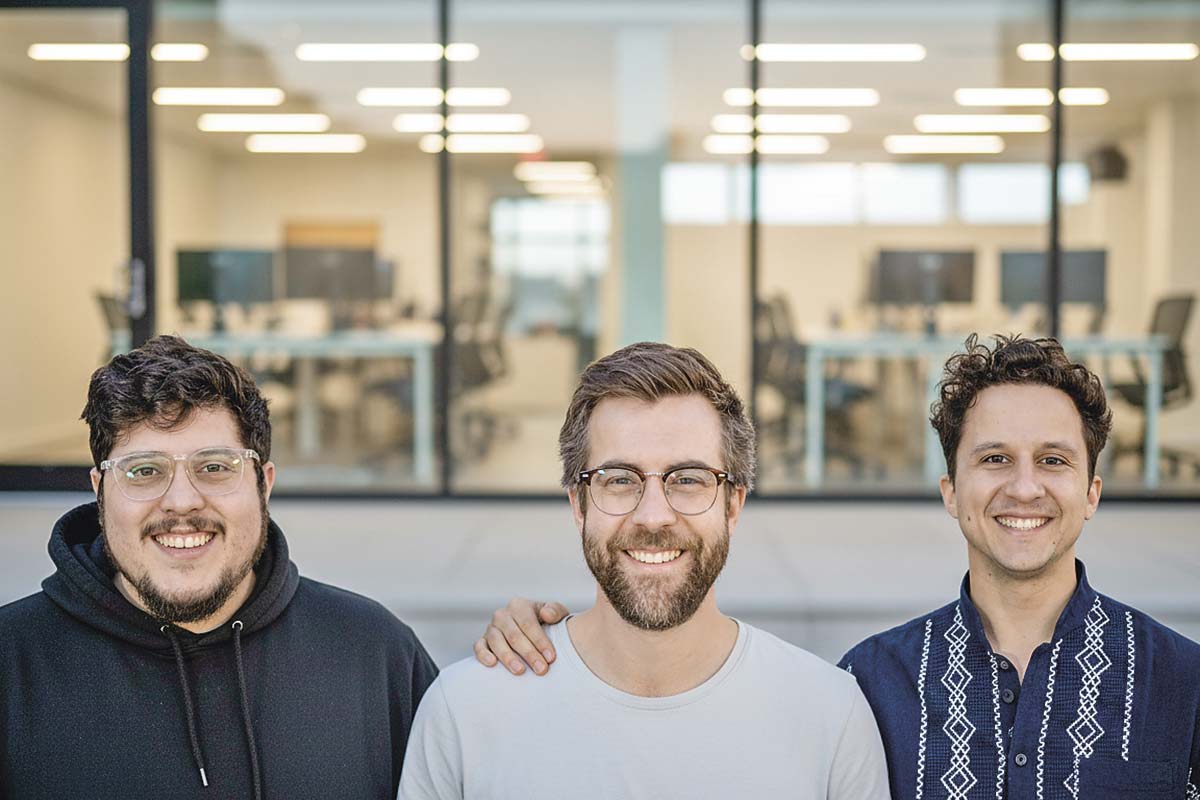 <p>Felipe Torres, Cristian Oppliger y Joaquín Gana, fundadores de Skyward.</p>