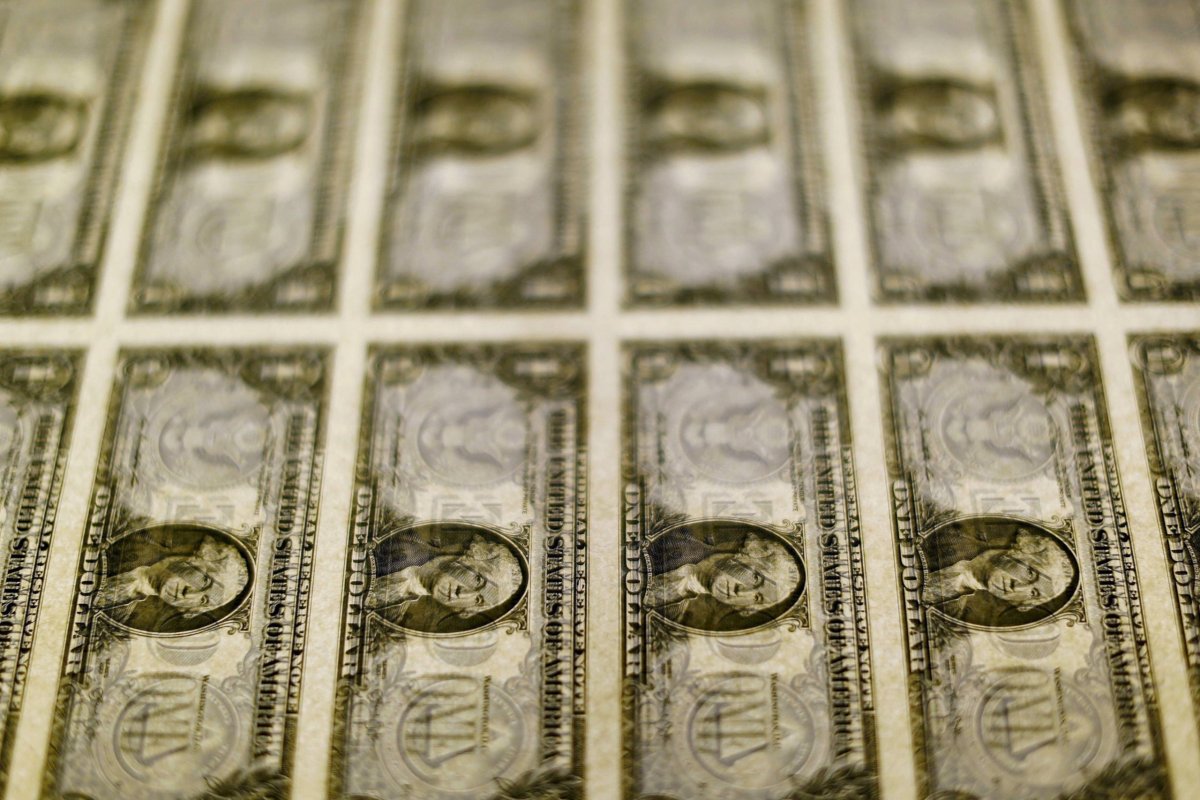 <p>Dólar cierra a la baja en el mercado cambiario chileno por toma de ganancias</p>