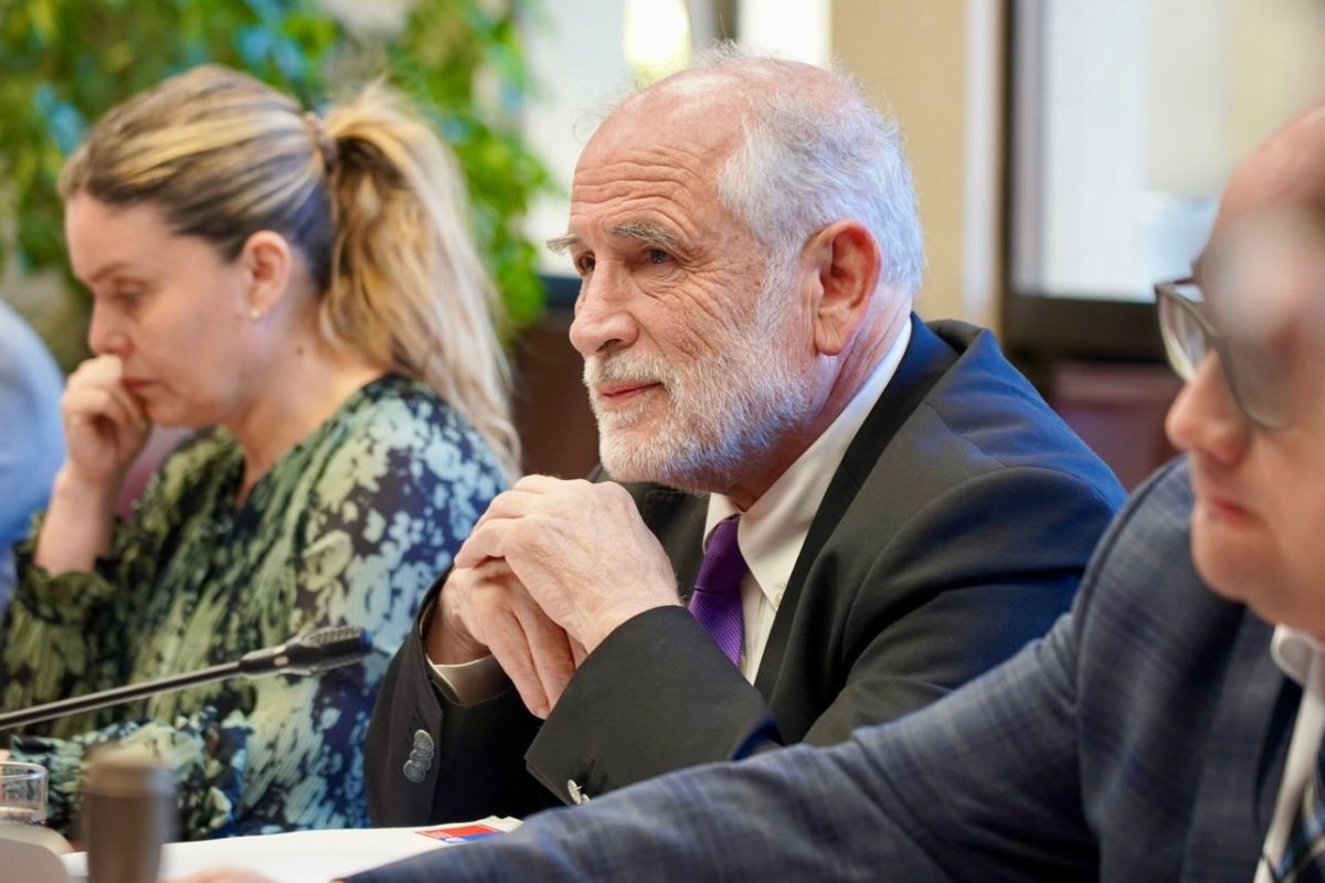 <p>Ministro Montes informa que el Minvu ya comenzó a pagar deudas vencidas a actores del plan de viviendas sociales</p>