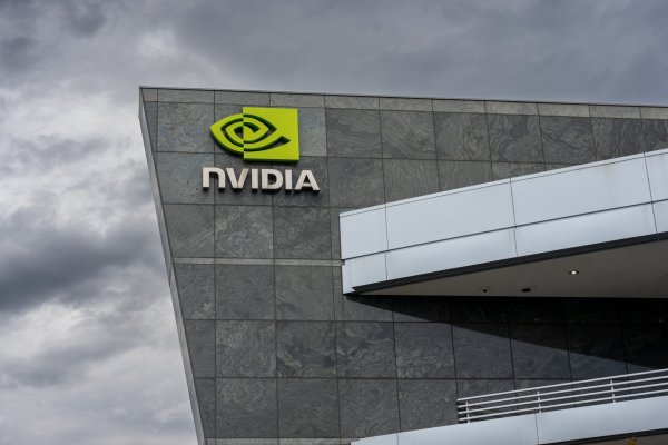 EEUU aprueba algunas ventas de Nvidia a Emiratos Árabes Unidos en un paso diplomático sobre IA bajo Trump