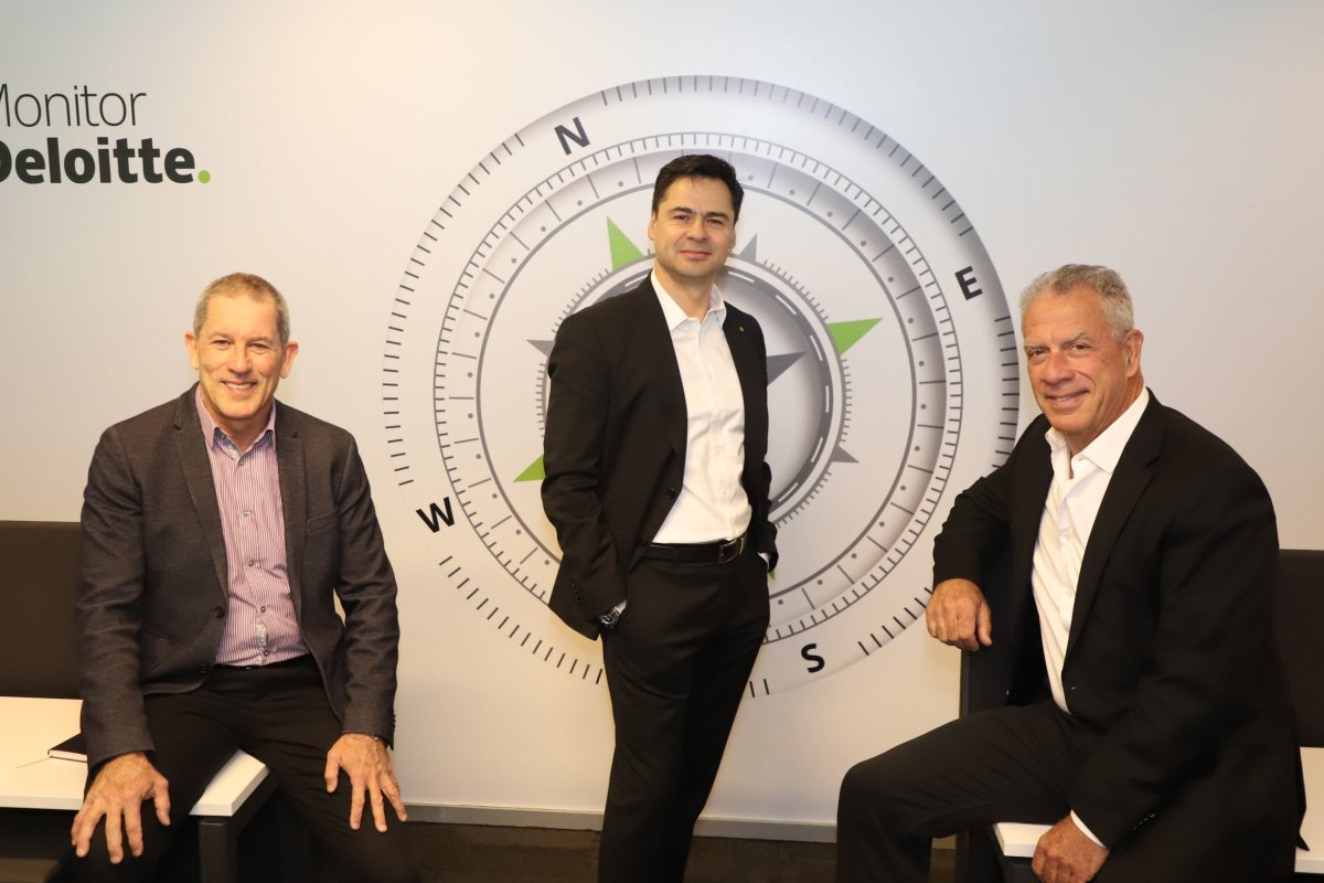 <p>Marcelo Larraguibel, socio de Monitor Deloitte, Christian Durán, CEO de Deloitte Chile, y Gonzalo Larraguibel, socio de Monitor Deloitte. Foto: Julio Castro</p>