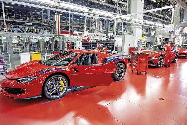 Ferrari busca seducir al mercadocon un vehículo eléctrico único